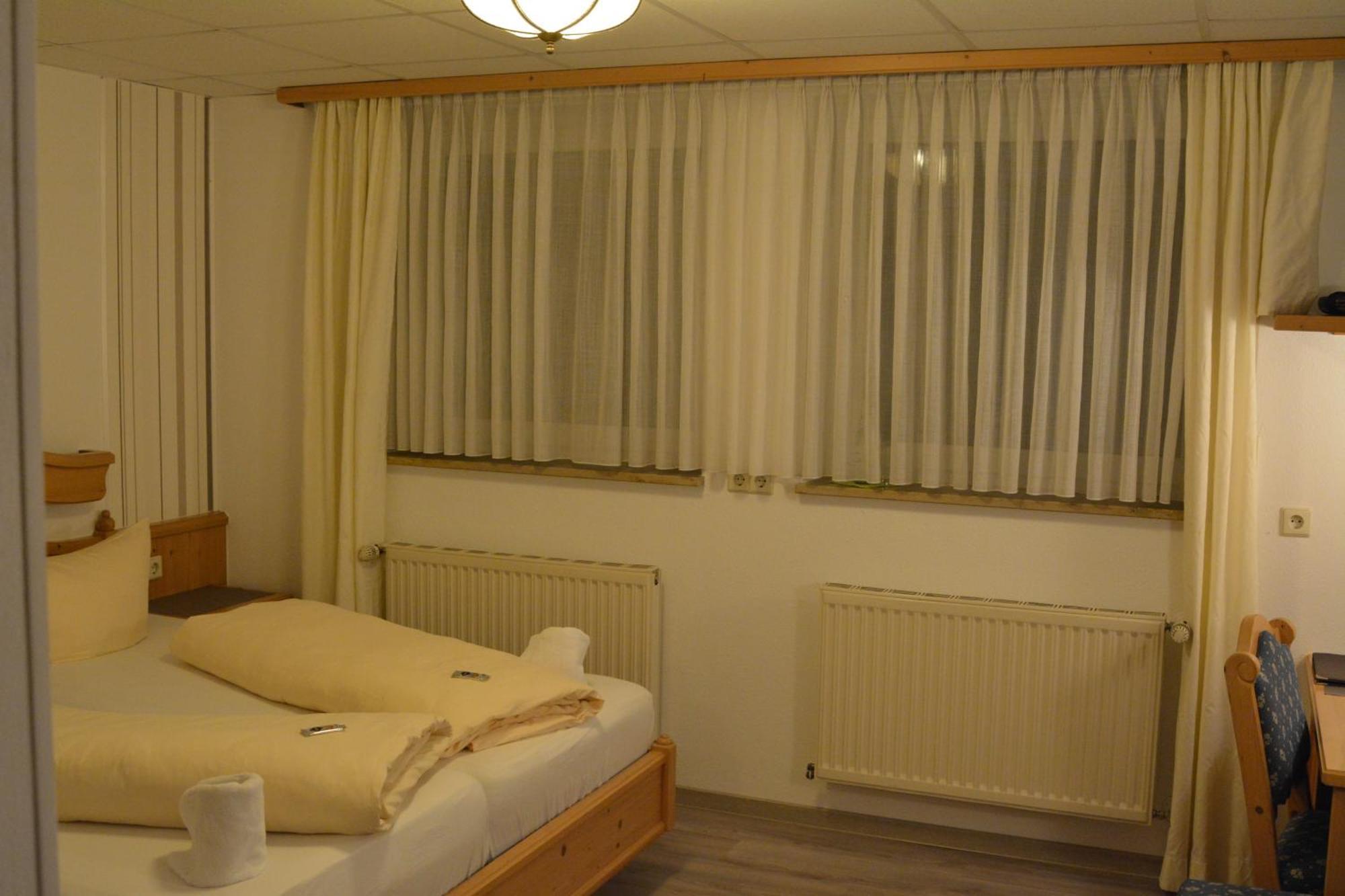 Hotel-Gasthof Zur Rose Weißenhorn Habitación foto
