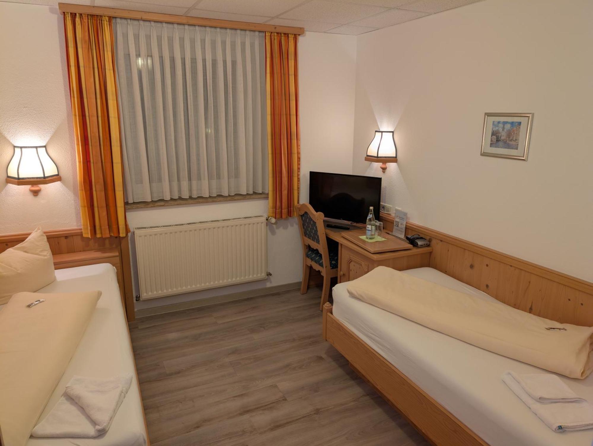Hotel-Gasthof Zur Rose Weißenhorn Habitación foto