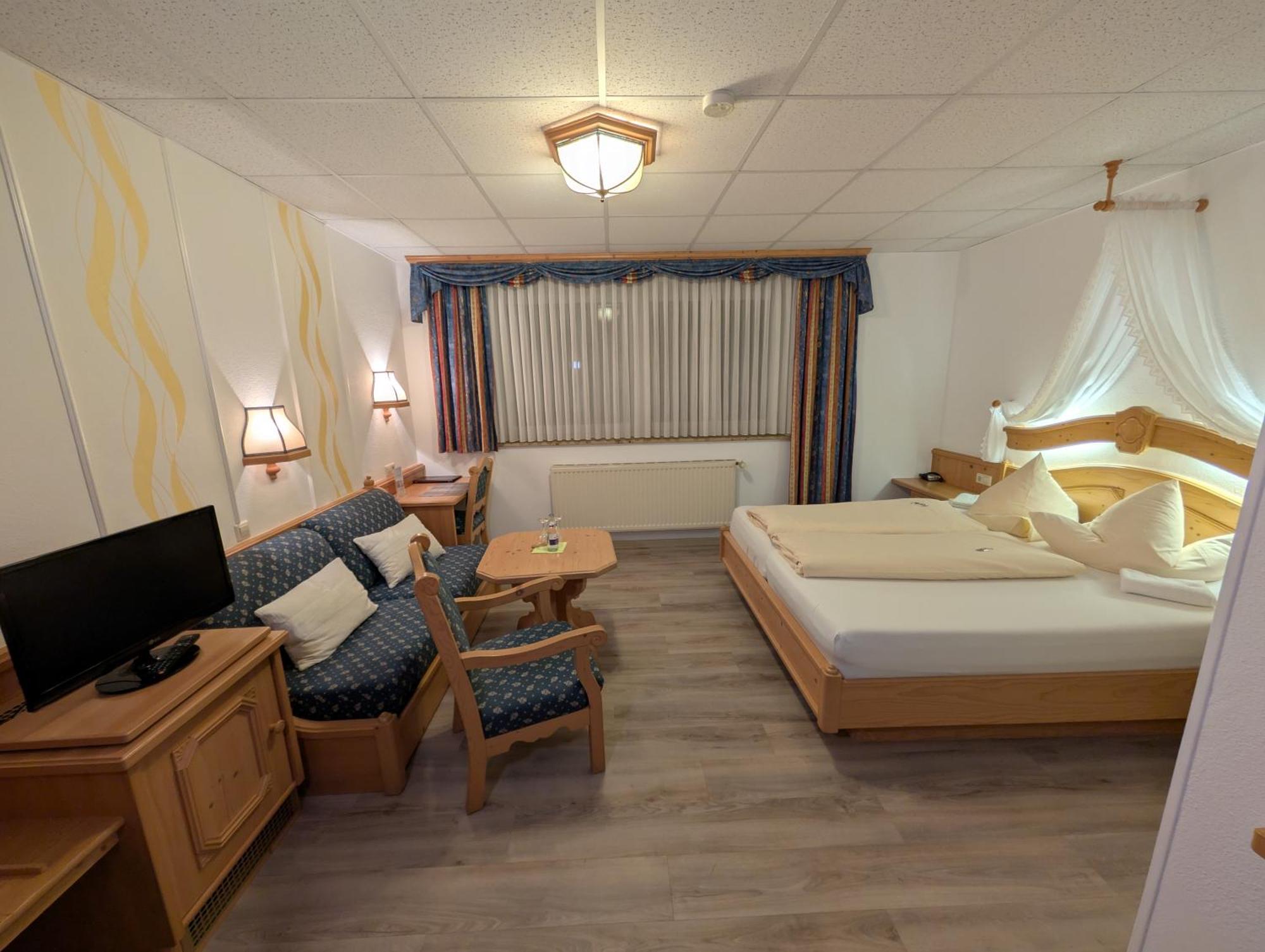 Hotel-Gasthof Zur Rose Weißenhorn Habitación foto