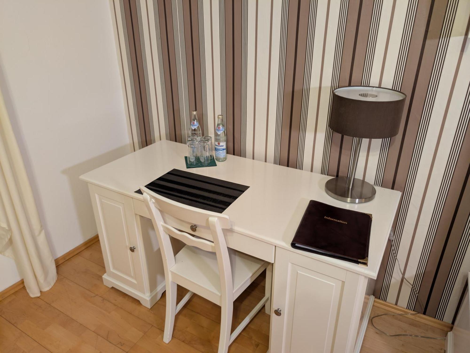 Hotel-Gasthof Zur Rose Weißenhorn Habitación foto